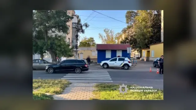 Біля села Виноградне перекинулася вантажівка: рух перекрито